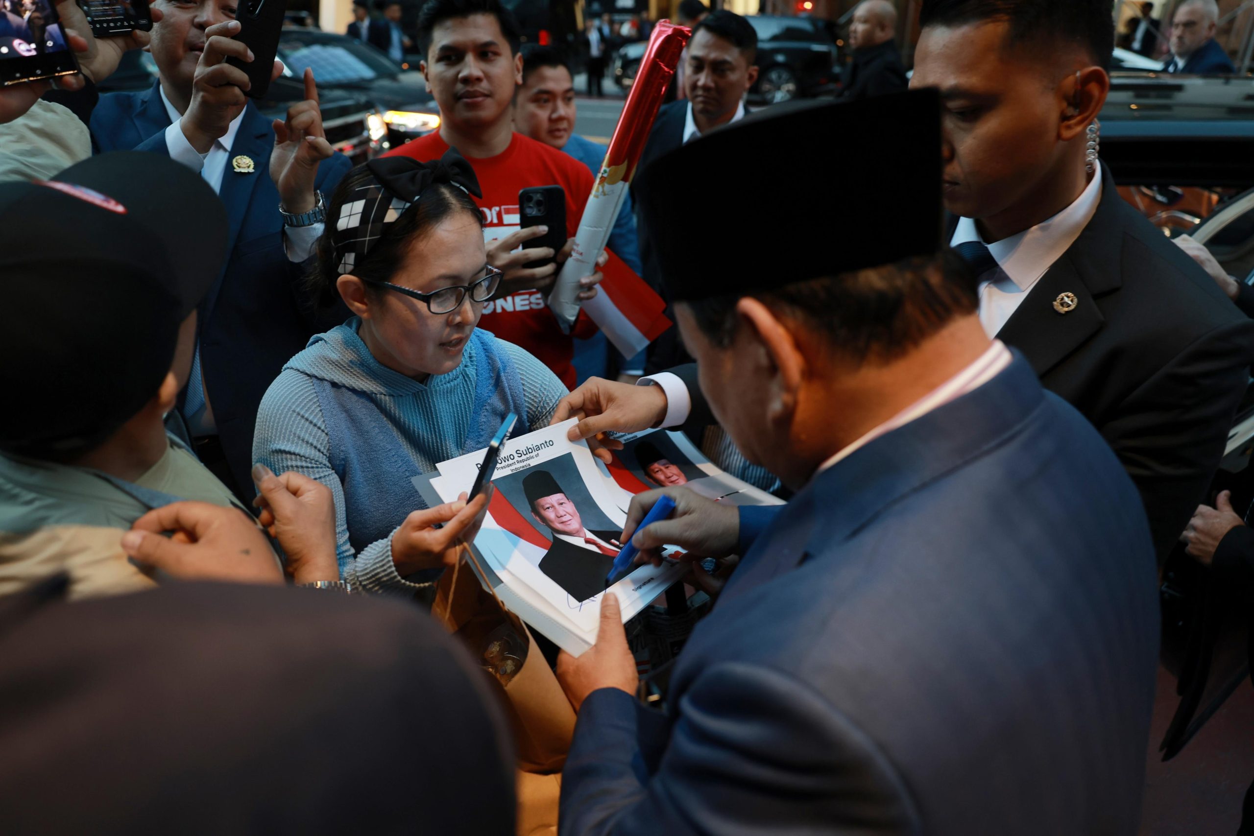 Kedatangan Presiden Prabowo Jadi Magnet, Diaspora di New York Berebut Foto dan Tanda Tangan